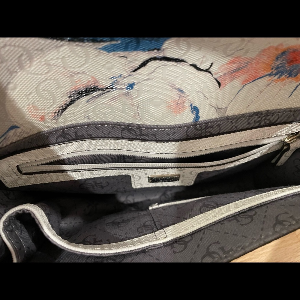 Guess floral crossbody bag